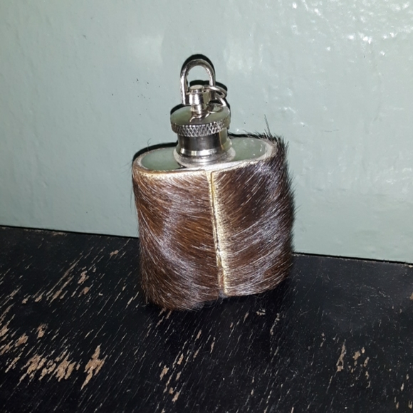Keychain Flask / Hair on hide - Picture 2 of 3